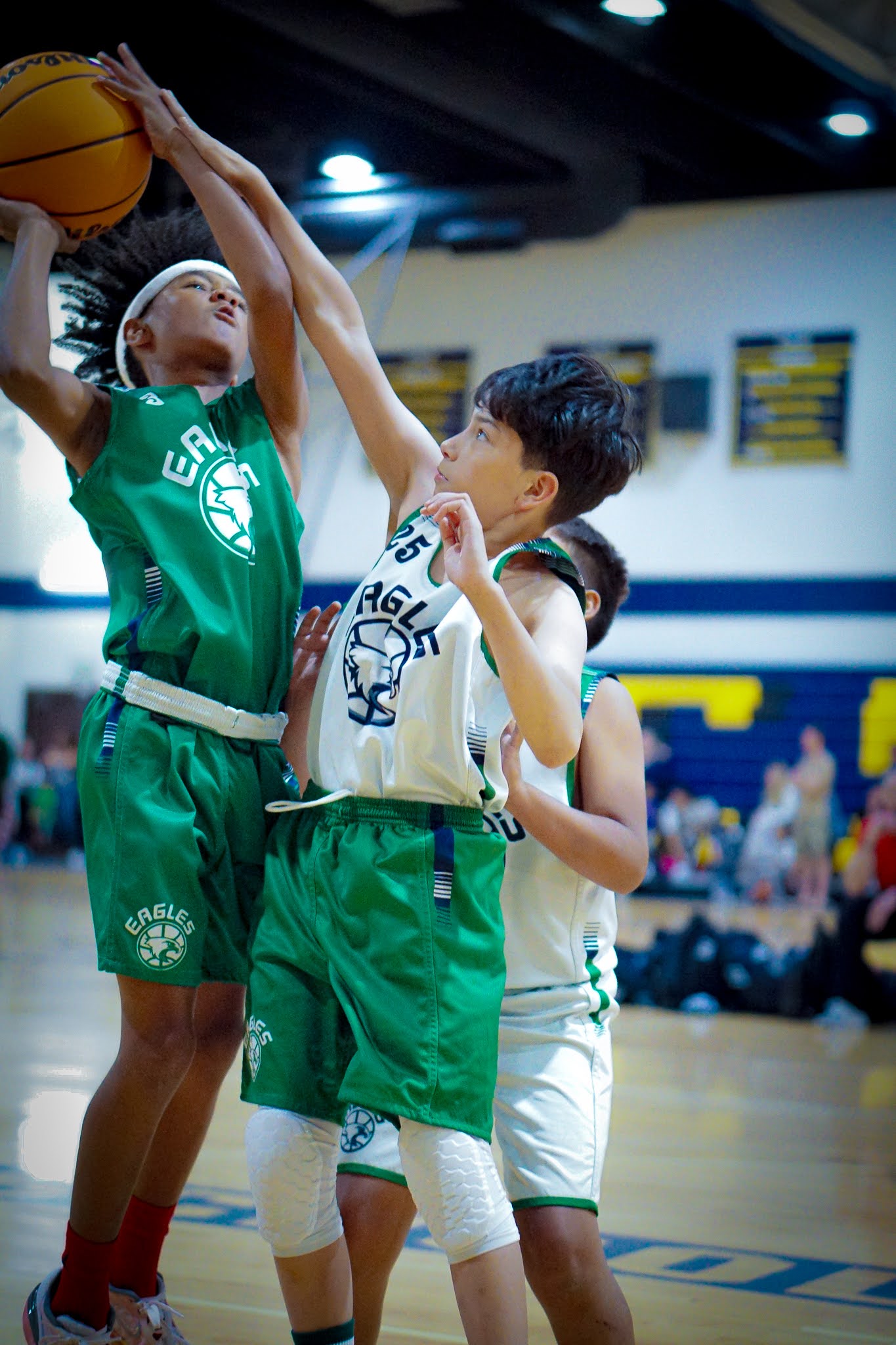 Chase defending on the court